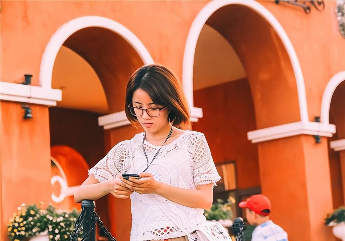 白小姐一肖中白小姐开奖记录_韩国最能扛的女人朴槿惠：出狱浑身是病，71岁后却又高调复活  第2张