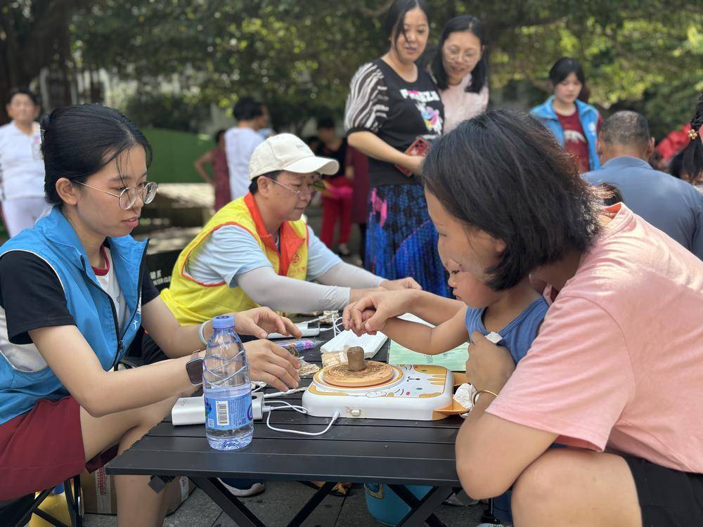 2024香港一肖一码100%中_“中保—玫瑰之约”中国玫瑰文化体验活动在保加利亚索菲亚拉开序幕  第2张